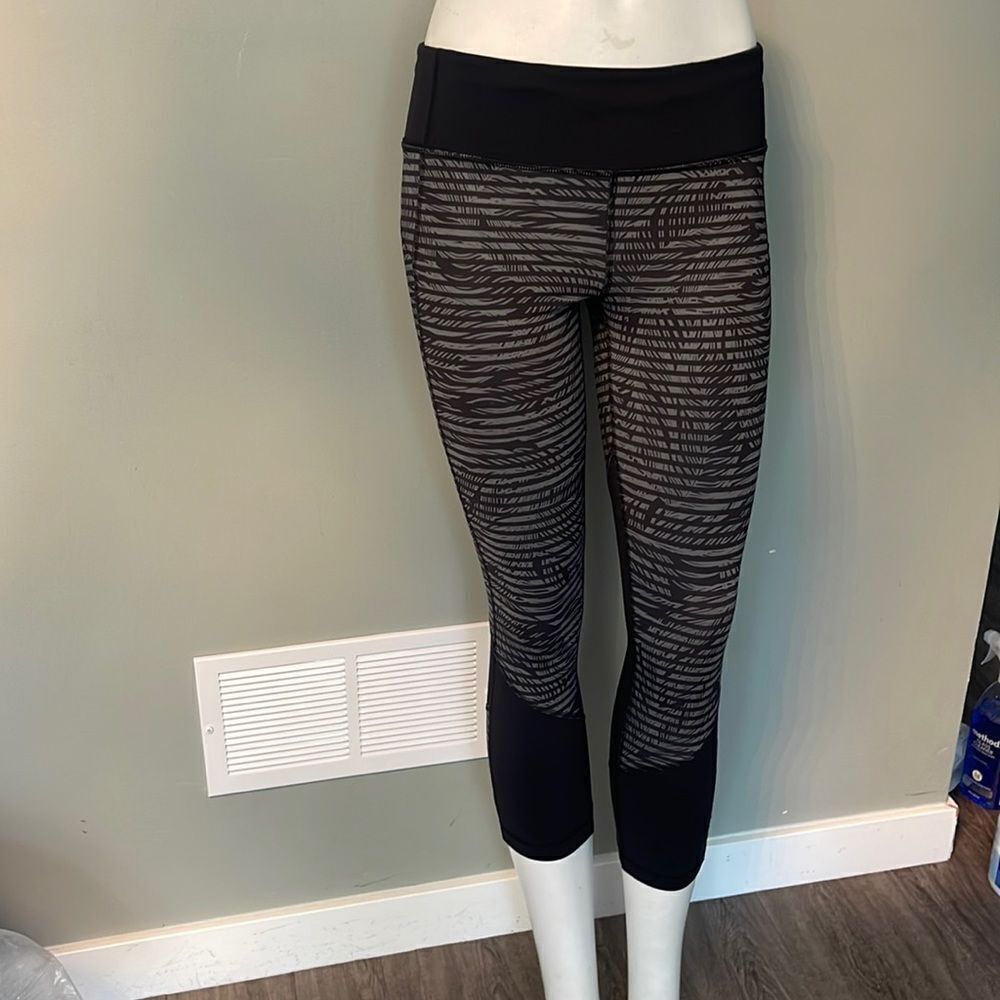 Lululemon size 10 capris